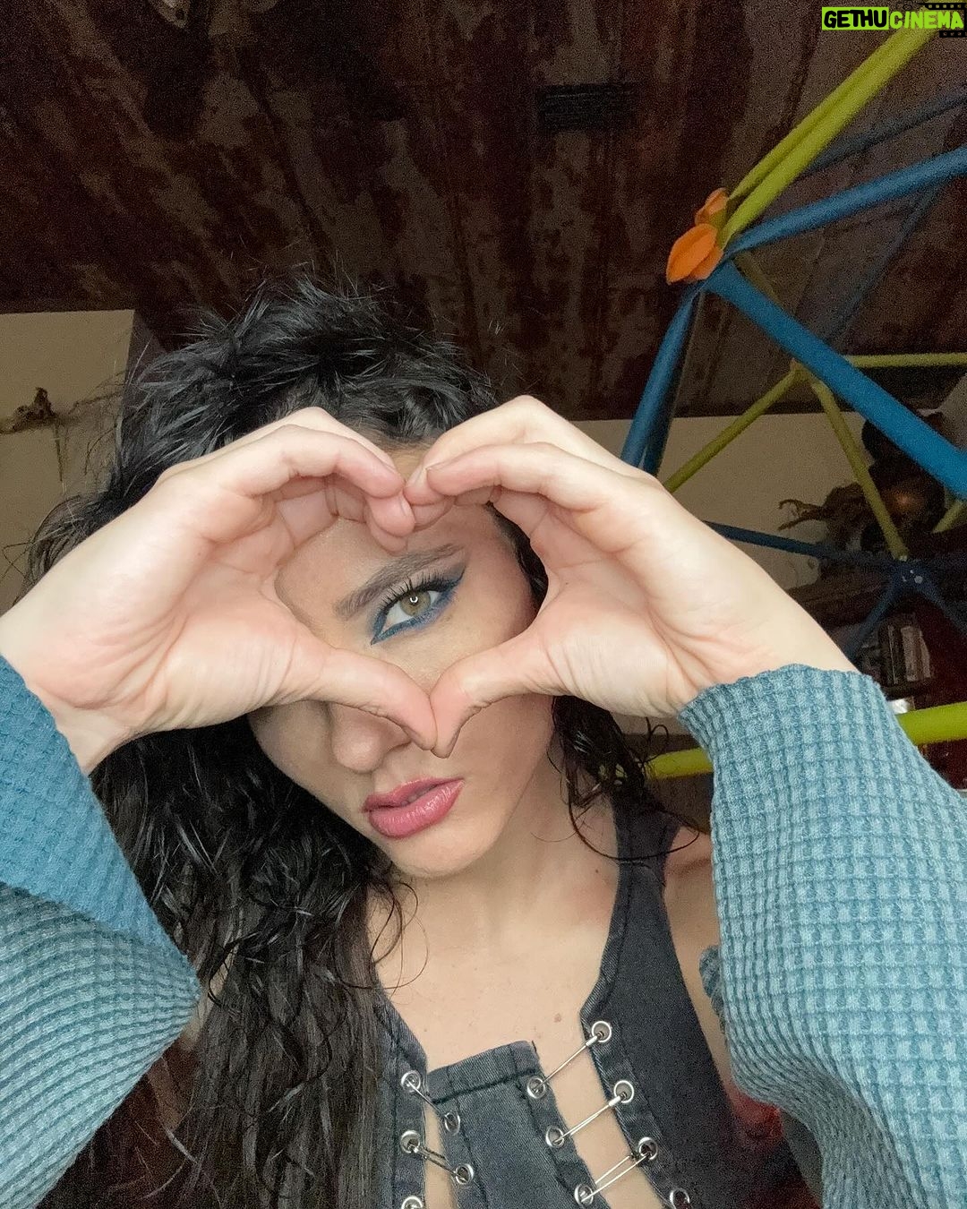 Jade Chynoweth Instagram - 💋❌Sneak peak for tomorrow❌💋 #exes @tatemcrae for #firstdayofchristmas Can’t wait to create for this years 12 Days Of Jademas…I always love trying to be as diverse and creative with each dance! Any favorite videos from the previous years?