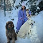 Jade Chynoweth Instagram - Had to pull the fam together for a little @offhours.co photo shoot. Featuring the sickest, comfiest overcoats.🙏🏼🙏🏼🙏🏼 Check them out🤍