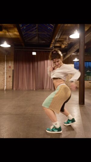 Jade Chynoweth Instagram - ✨See Body ✨
My latest creation from Chicagos class with @collabratorycomplex 💕

@heisrema 🙌🏼 “Charm” 
@phanman33 🎥
@fuego.dance X Jade on the feet, you already knowwwwww😝💚
#dance #rema #jadechynoweth