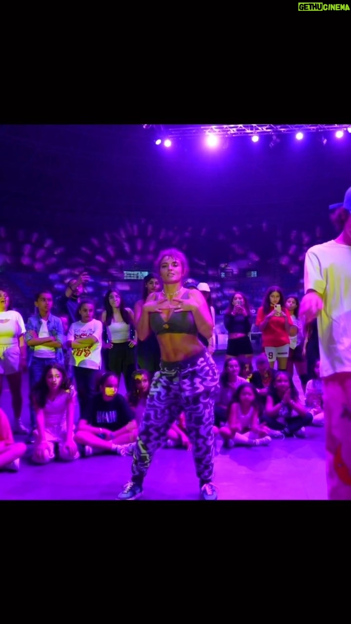 Jade Chynoweth Instagram - @blackpinkofficial Party in @janekim_viva ‘s class😍 @seanlew @urbandance.united Wearing Jade X @fuego.dance