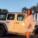Jade Chynoweth Instagram - Just a girl and her Jeep🤍🌴
