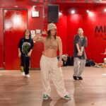 Jade Chynoweth Instagram - Had to put this one on redial ☎️ Same dance different group❤️ 🧠: @alexander.chung 🎵: @sza “Low” 🎥: @ryanparma 👯‍♀️: @kk_rose_official and Yelp me tag the others! 👟: @fuego.dance X Jade sneaks 🏠: @mdcdance