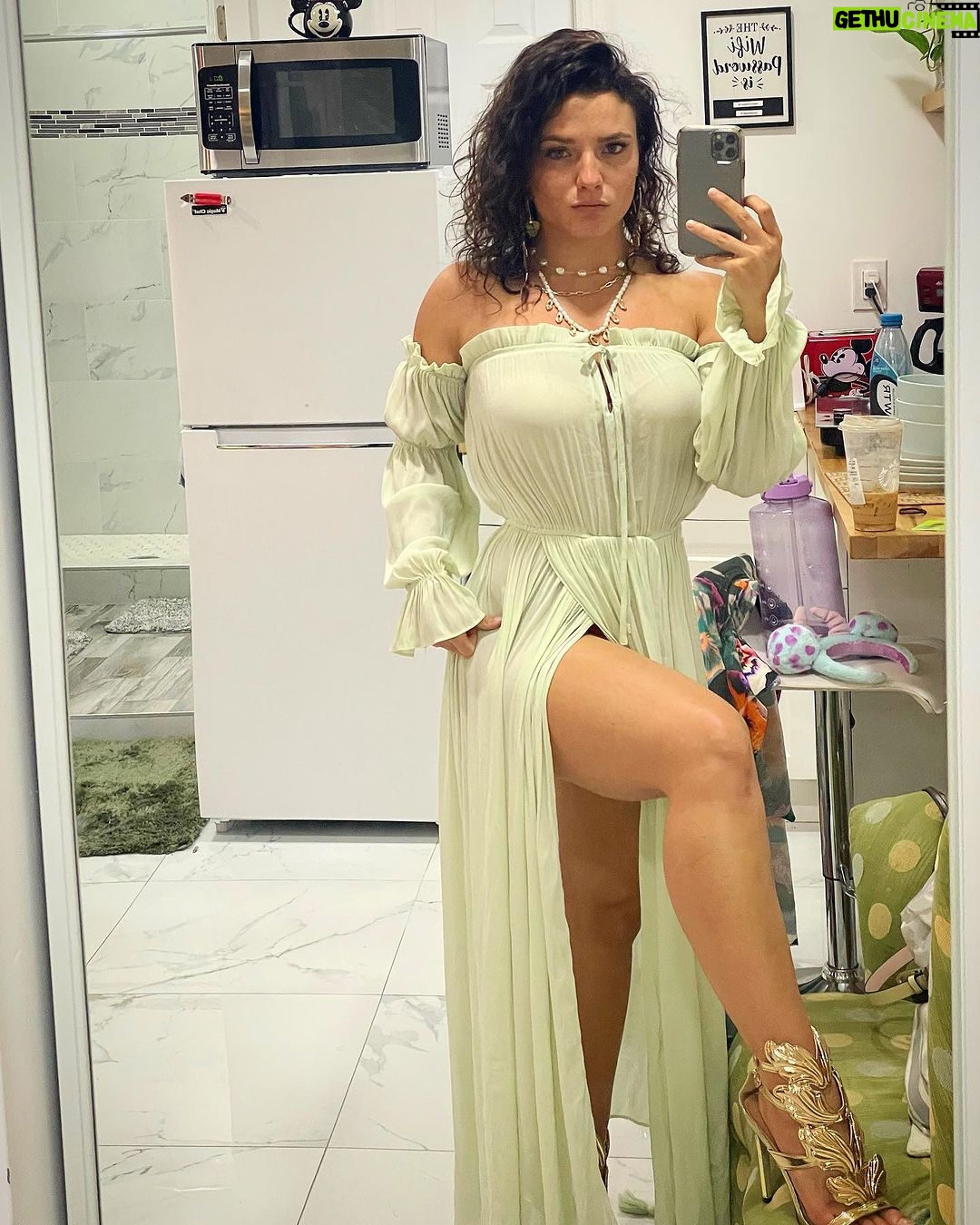 Jade Chynoweth Instagram - 8/21: Level 25 initiated🎈🎂