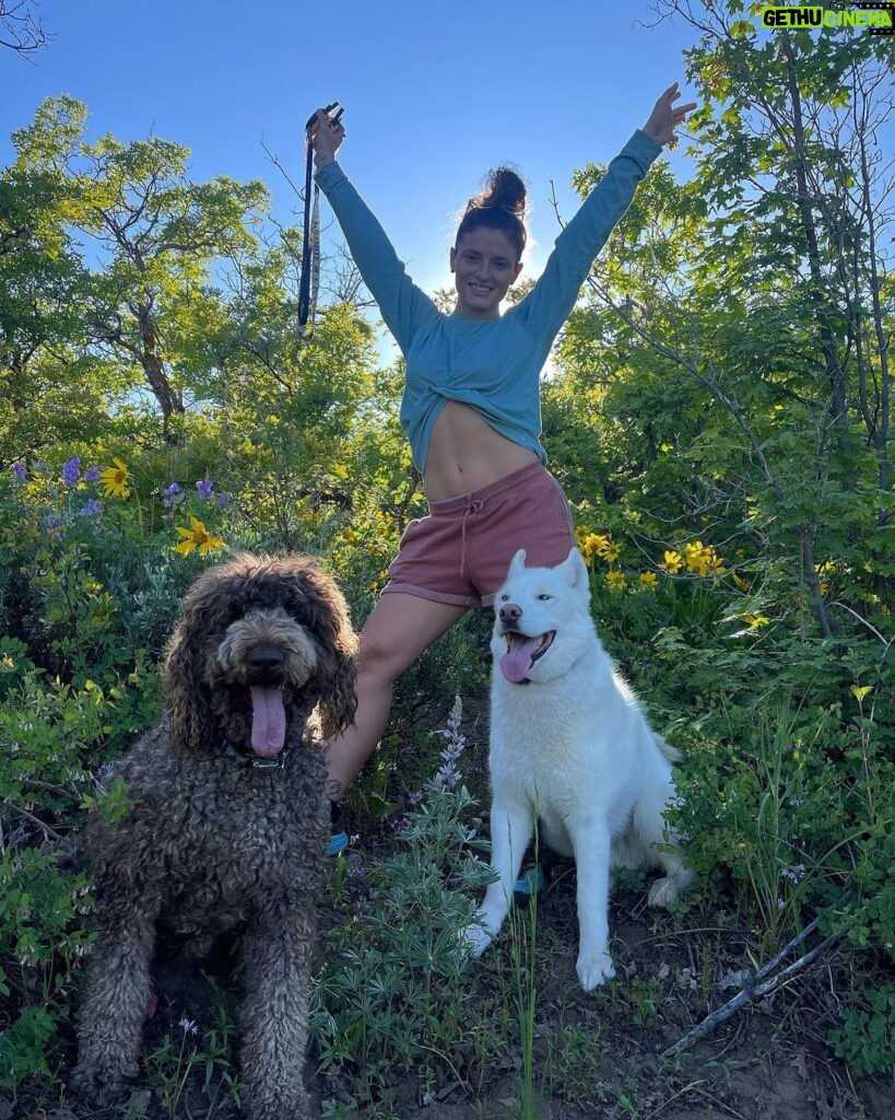 Jade Chynoweth Instagram - When I touch down in Utah, you already know what it is 🥾🌿🌲