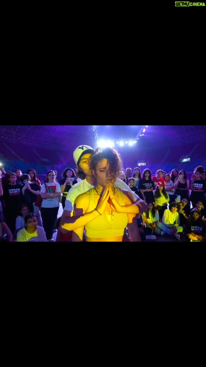Jade Chynoweth Instagram - Just trying to keep up with the ninja dance goat himself… Man Sean, your classes are beyond amazing…musicality, intention, movement, and creativity are all A-freaking-1. You already know how much I value our friendship over the years, so beyond happy and honored I got to share the floor with you. Thanks for making me look good😝🙏🏼 🧠: @seanlew 🎤: @flume 🎫: @urbandance.united 👟: Jade X @fuego.dance