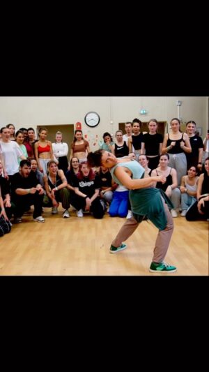Jade Chynoweth Instagram - Get into it⚡️
Yuhhhhhh Annecy i love you 💕
@dojacat 
@fuego.dance sneaks
@bcenter_dance_school

Watch till the end for a classic Jade throwback