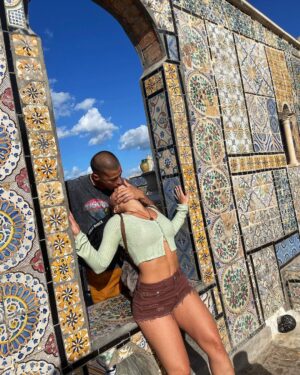 Jade Chynoweth Instagram - Find me on the rooftops of Tunisia 🇹🇳 

Super grateful for this trip and to @urbandance.united for bringing me out to teach. From the amazing classes/students, to the days of exploration, to traveling the world with my Lito, to seeing my homies, my heart is so full and happy✨

Brought some Jalito love to North Africa 💕😝
Can’t wait to share the class footage!
#tunisia #dance #travel #northafrica