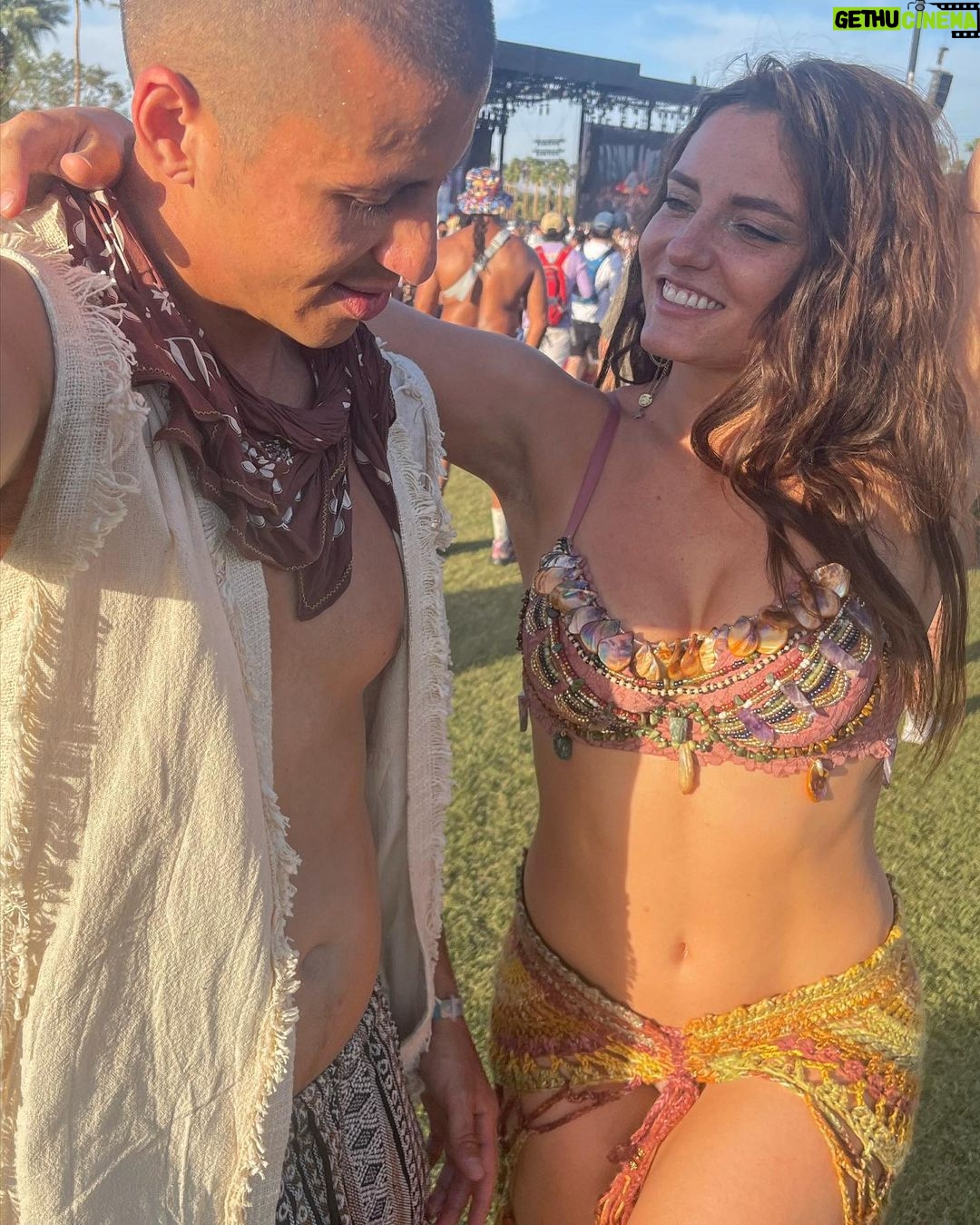 Jade Chynoweth Instagram - Chella 2023 was lit!✨ Watching my girl @samholmbbberg perform on the biggest Coachella stage with Becky G was my highlight! Couldn’t have picked a better squad to have endured the hottest camping experience of my life with🥰