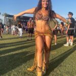 Jade Chynoweth Instagram - Saved the best for last💎🌿🌺 Coachella Day 3 I made this bra! I was so proud😝 felt like a hippie shakira dancing the night away with my man💕 Highlight: @kaliuchis