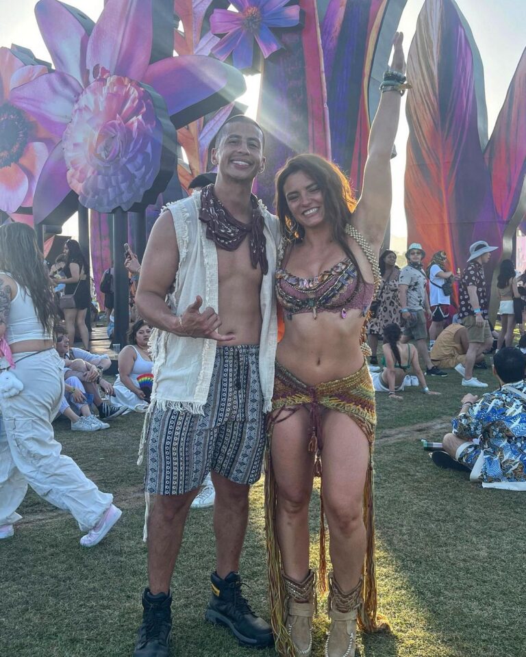 Jade Chynoweth Instagram - Saved the best for last💎🌿🌺 Coachella Day 3 I made this bra! I was so proud😝 felt like a hippie shakira dancing the night away with my man💕 Highlight: @kaliuchis