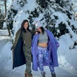 Jade Chynoweth Instagram – Had to pull the fam together for a little @offhours.co photo shoot. Featuring the sickest, comfiest overcoats.🙏🏼🙏🏼🙏🏼
Check them out🤍