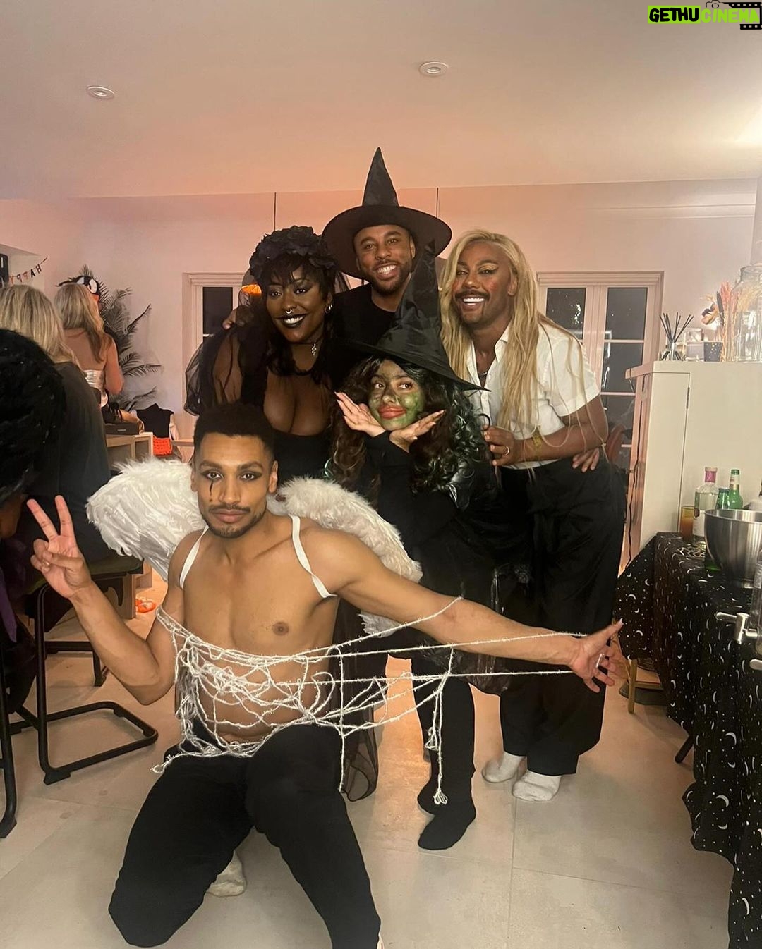 Jade Thirlwall Instagram - Halloween - itβs Bean emotional π« π§Έππ§π½ββοΈπ₯°π₯§π