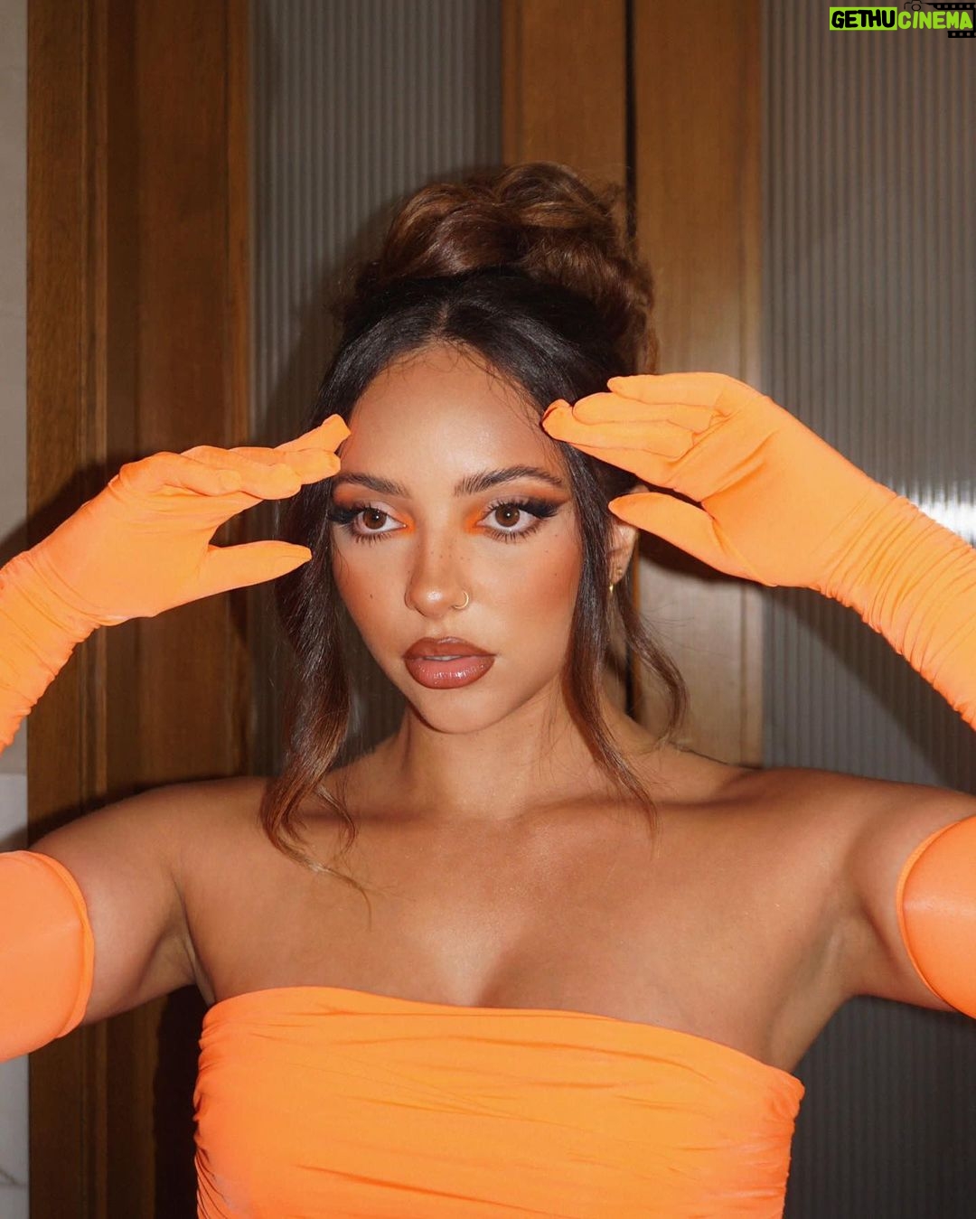 Jade Thirlwall - 421.4K Likes - 🧡📙🌅🍑