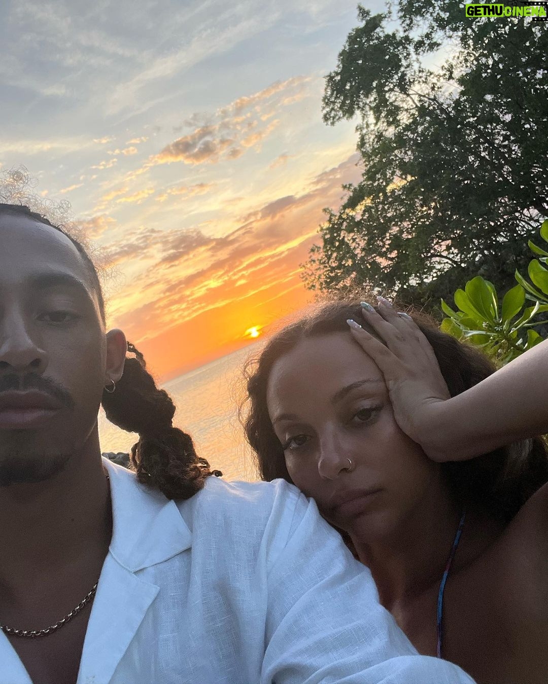 Jade Thirlwall Instagram - Turns out Jamaican mosquitos love biting me just as much as all the others 🥹🥰😏