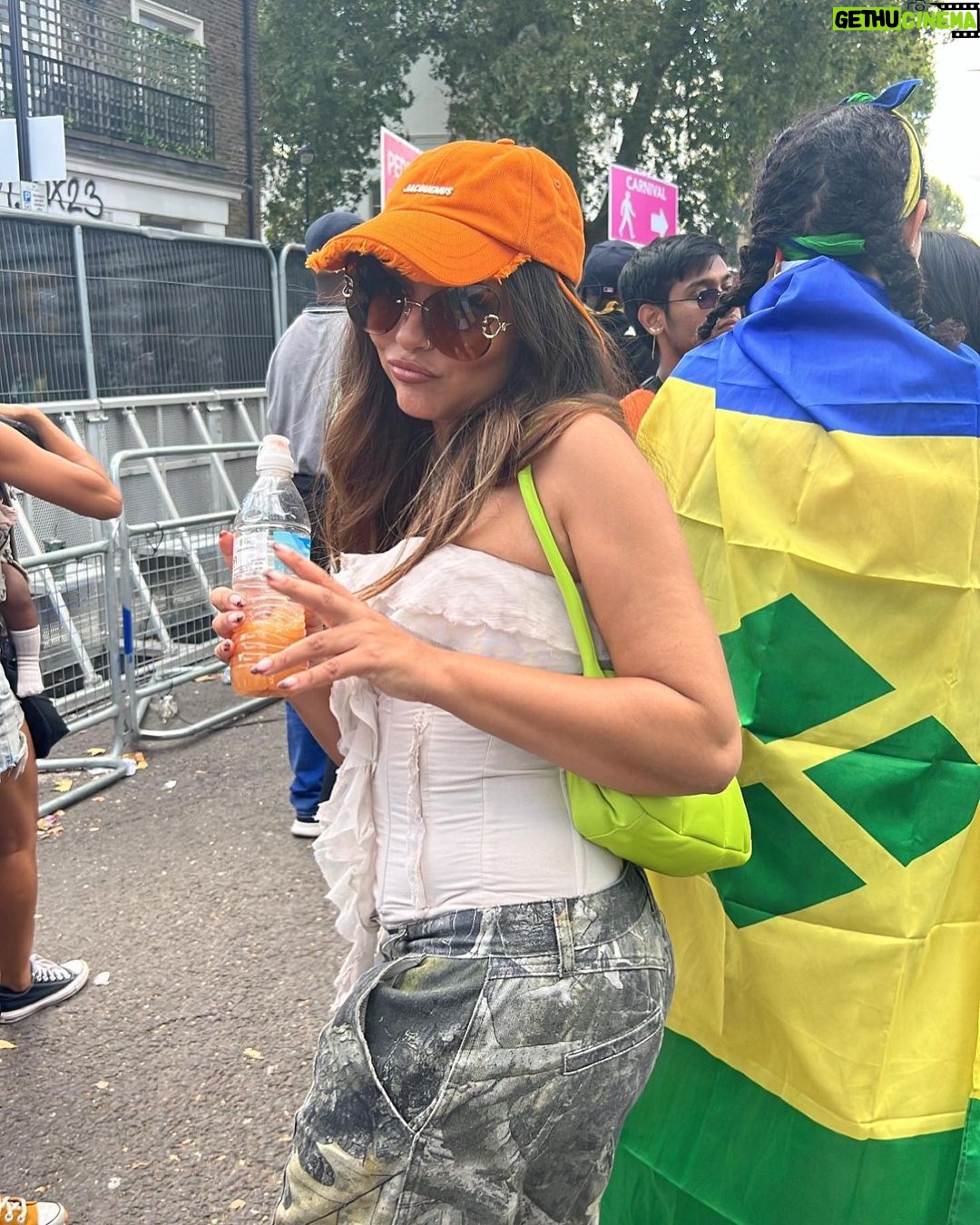 Jade Thirlwall Instagram - me doing stuff this summer ☀️