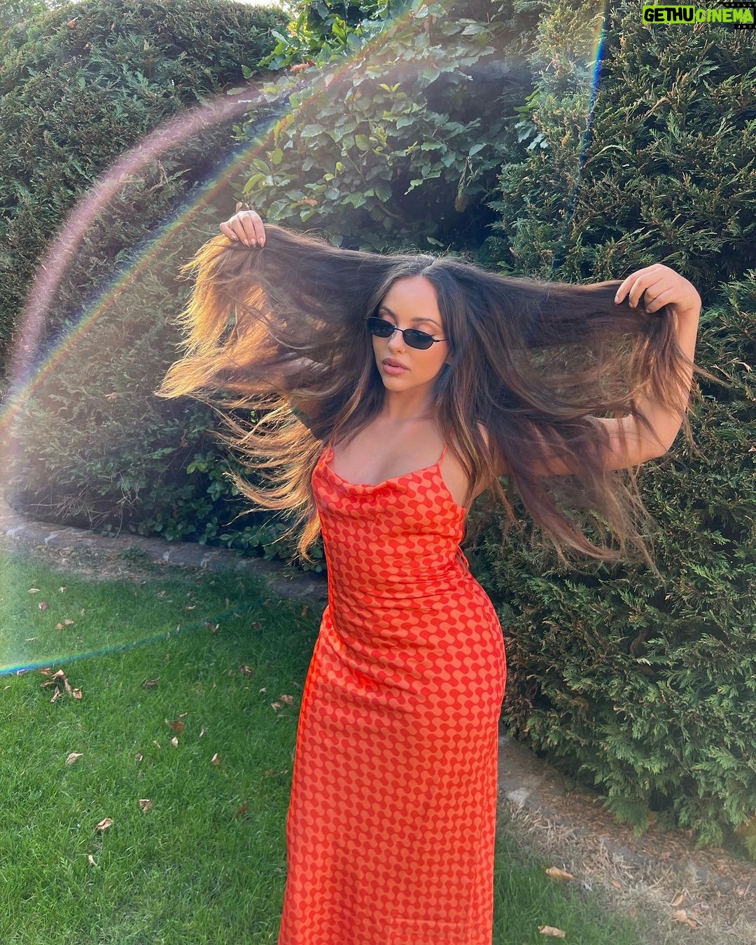 Jade Thirlwall Instagram - Playing silly buggers in the garden