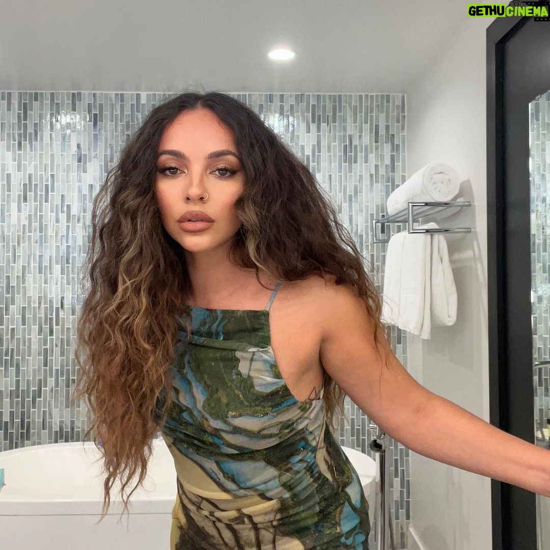 Jade Thirlwall Instagram - I’m just a girl, standing in a hotel bathroom with good lighting, trying to get some content 😥