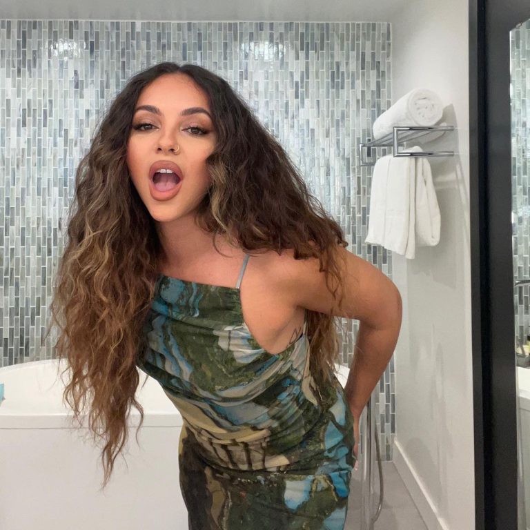 Jade Thirlwall Instagram - I’m just a girl, standing in a hotel bathroom with good lighting, trying to get some content 😥