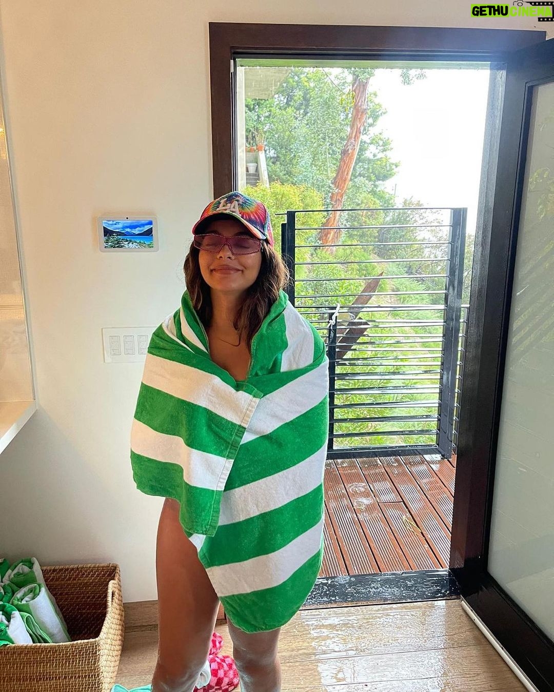 Jade Thirlwall Instagram - Live laugh Love LA