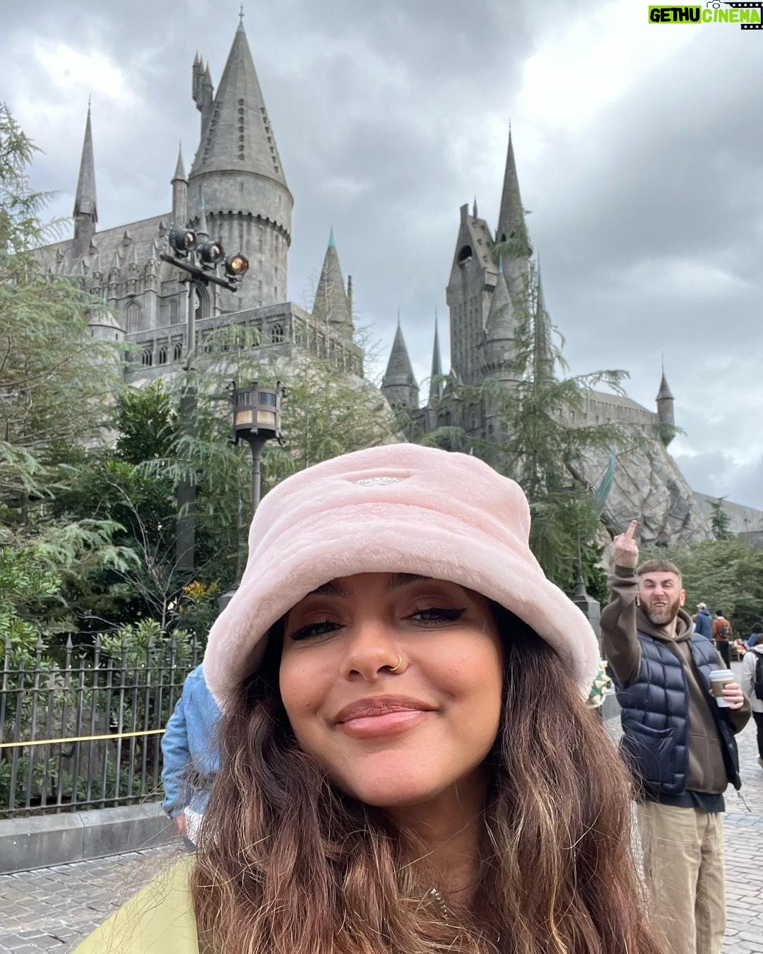 Jade Thirlwall Instagram - Live laugh Love LA
