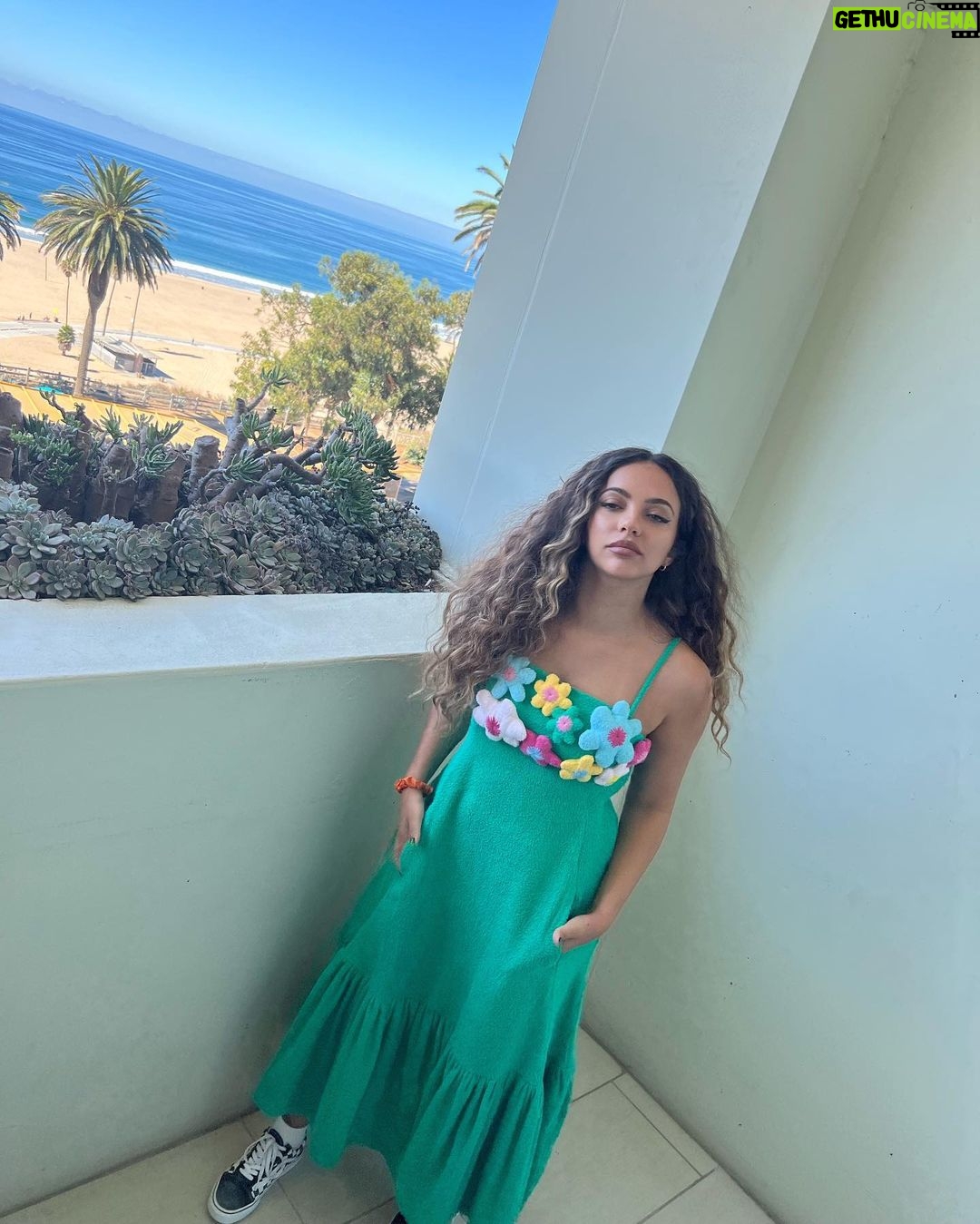 Jade Thirlwall Instagram - πΈπΌπ disconnect to reconnect ππΌπΈ