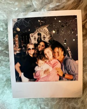 Jade Thirlwall Instagram - omg I’m such an LA girlie 🤪