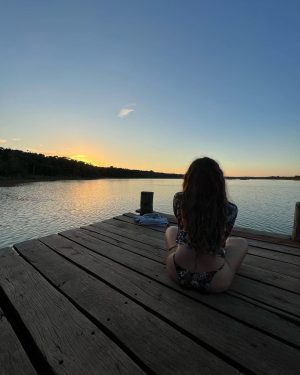 Jade Thirlwall Instagram - Took a much needed “millennial pause” 🫠☀️🤪💫