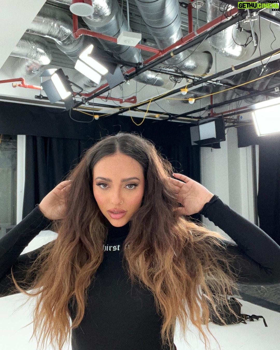 Jade Thirlwall Instagram - Full of flu and deffo not looking like this rn 💖😵💫🦠🥰