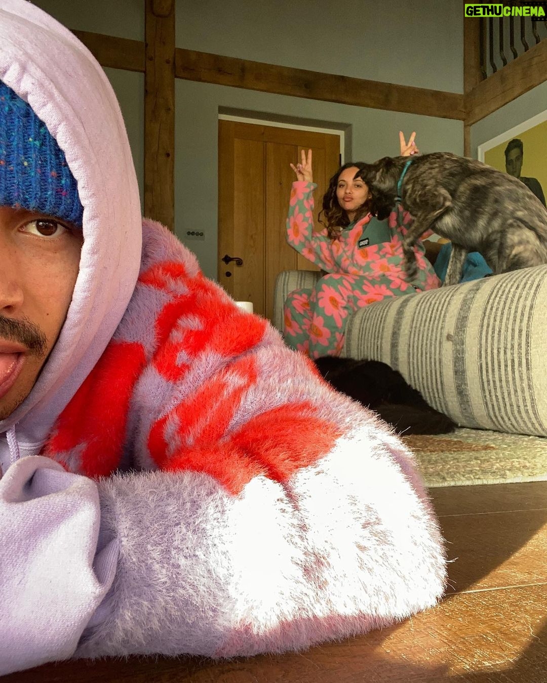 Jade Thirlwall Instagram - It’s beginning to look a lot like Jademas 🌬️