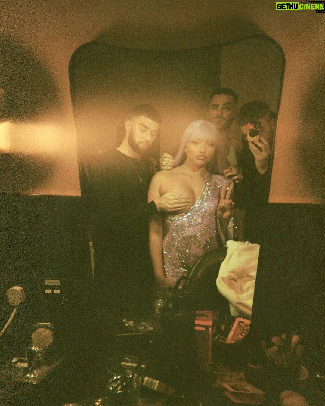 Jade Thirlwall Instagram - It’s beginning to look a lot like Jademas 🌬️