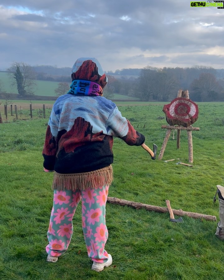 Jade Thirlwall Instagram - It’s beginning to look a lot like Jademas 🌬️