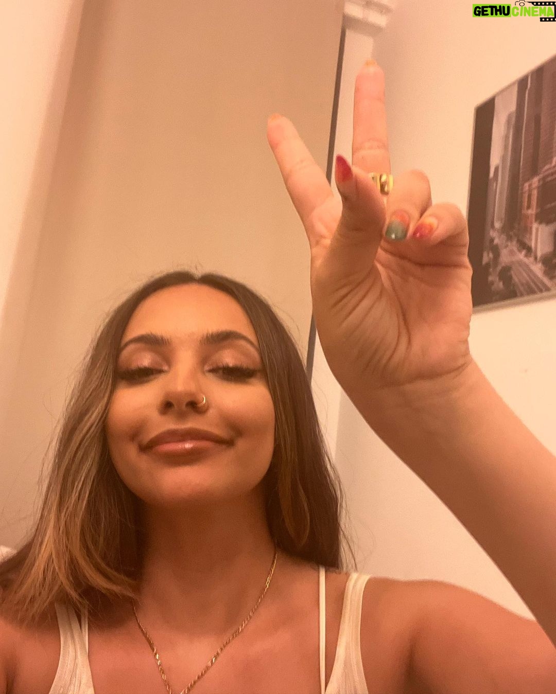 Jade Thirlwall Instagram - Budapest last week. Lap up my lateness ✌🏽💖✨