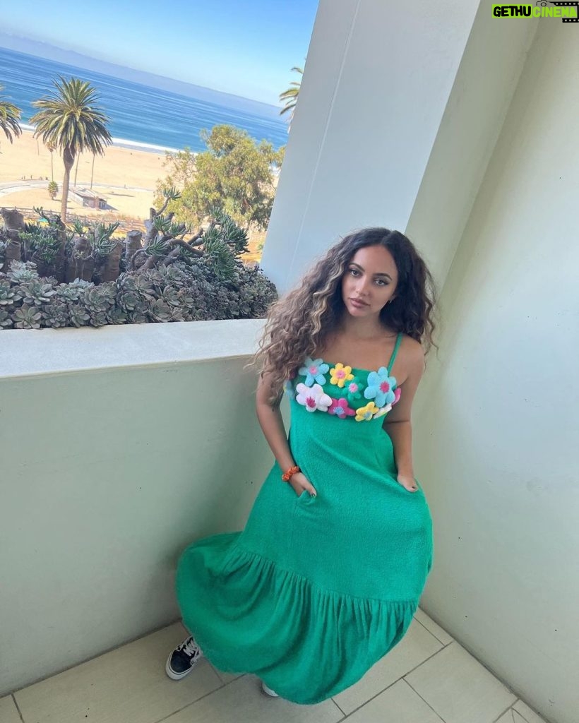 Jade Thirlwall Instagram - 🌸🌼🐞 disconnect to reconnect 🐞🌼🌸
