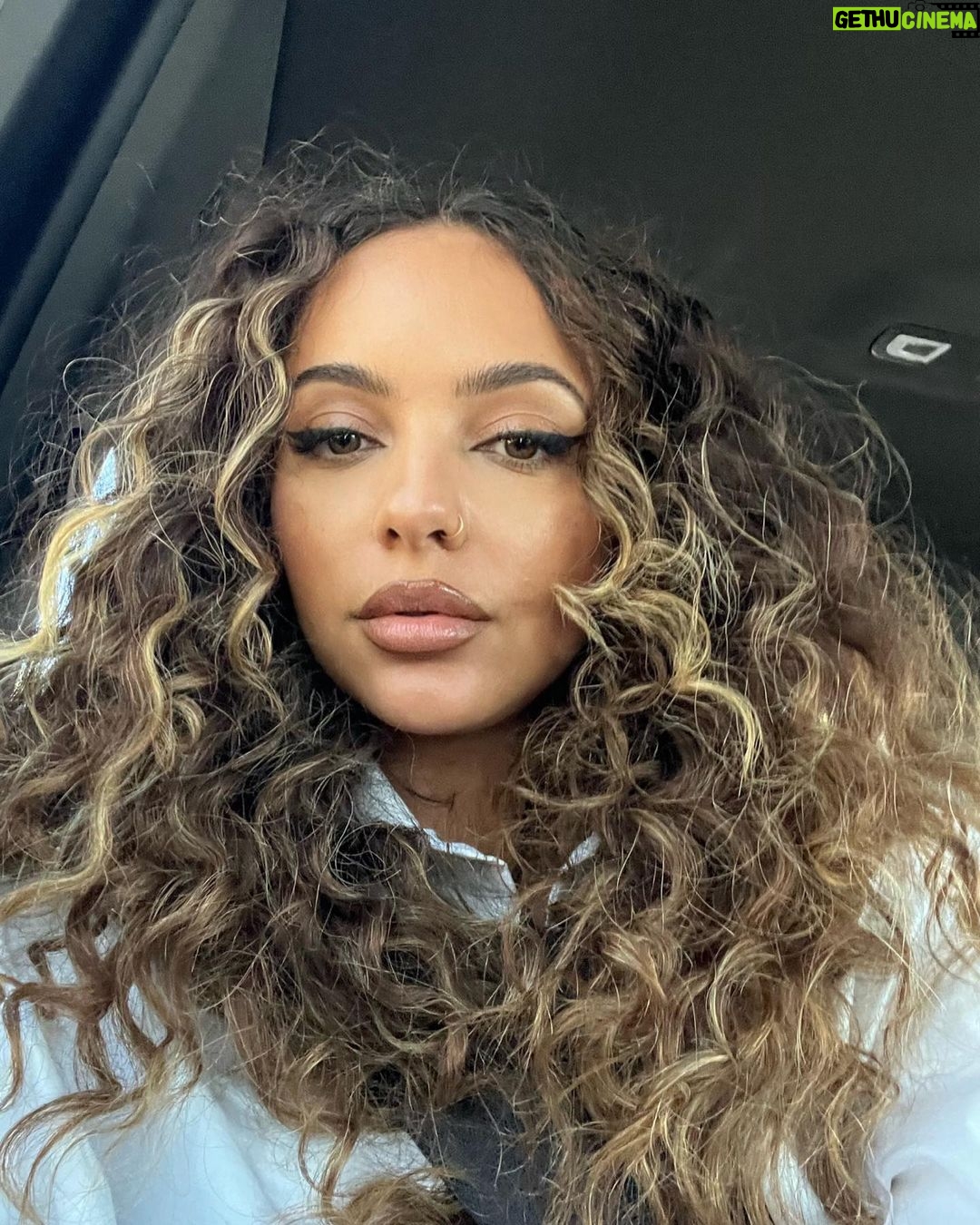 Jade Thirlwall Instagram - Me and my self timer have really grown close on this trip 🧃🍀🦎🧚🏽💚