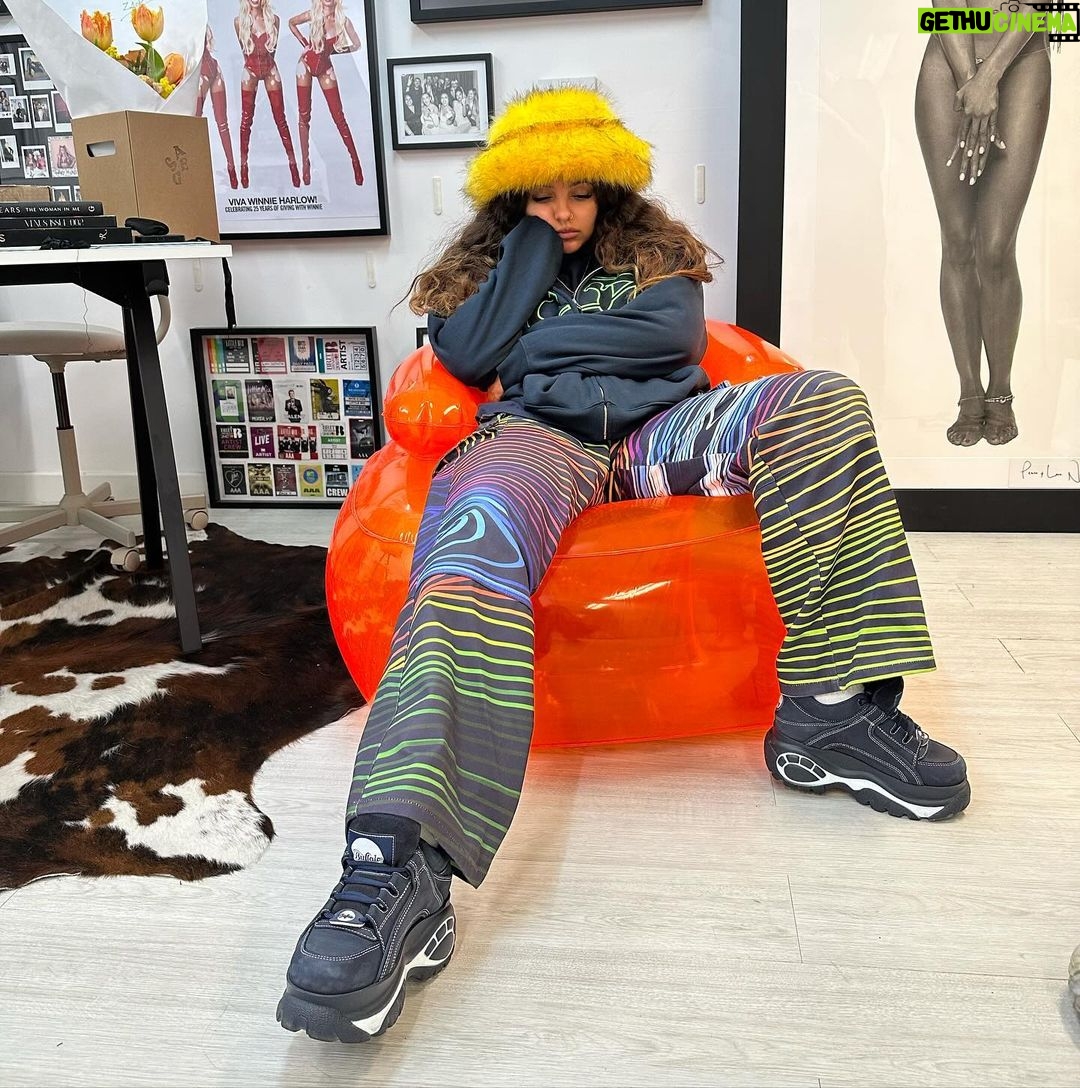 Jade Thirlwall Instagram - ππβ¨πΎπ§ π½π§π½ββοΈπ¦