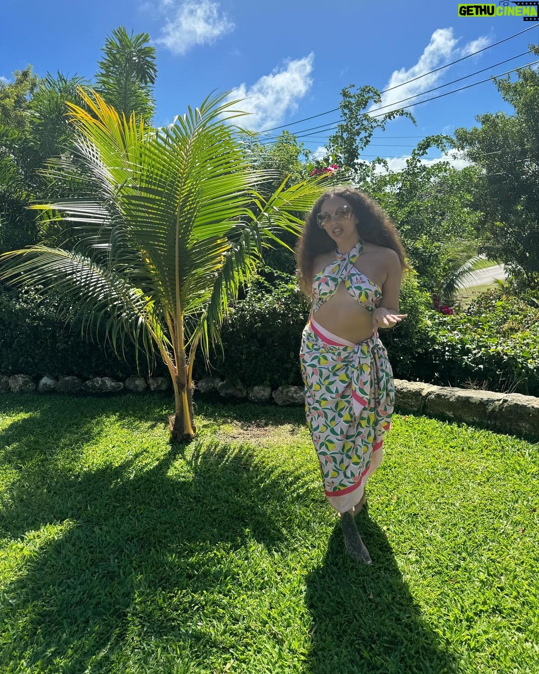 Jade Thirlwall Instagram - Gosh this January is just sooo long am I right 😤 #relatablecontent