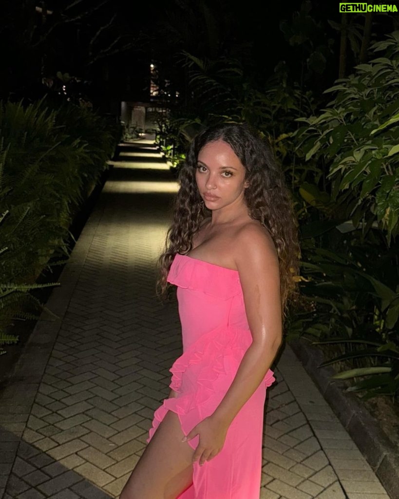 Jade Thirlwall Instagram - Boyfriend’s job on holiday: great company ✔️ encourage new adventures ✔️ take photos of me and tell me how great I look ✔️