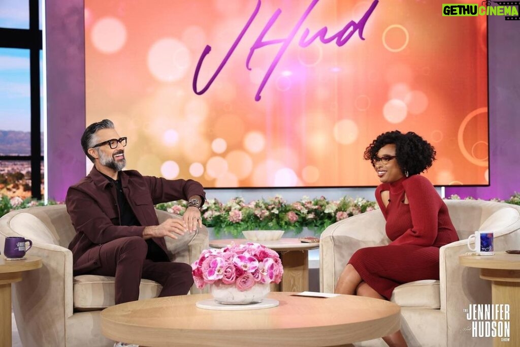 Jaime Camil Instagram - Thank you for your kindness and hospitality @iamjhud @jenniferhudsonshow ☺️🤗 Loved talking about work, life, family and #LoteríaLoca with you 🫶🏽 #Iamjhud @cbstv