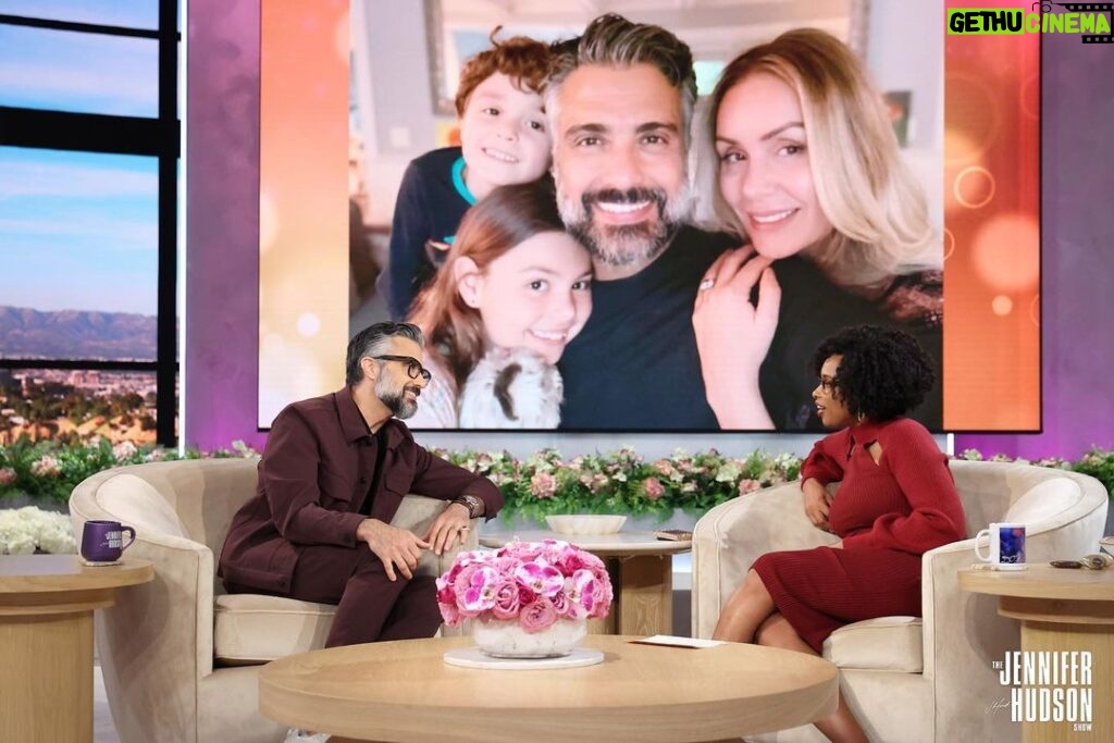Jaime Camil Instagram - Thank you for your kindness and hospitality @iamjhud @jenniferhudsonshow ☺🤗 Loved talking about work, life, family and #LoteríaLoca with you 🫶🏽 #Iamjhud @cbstv