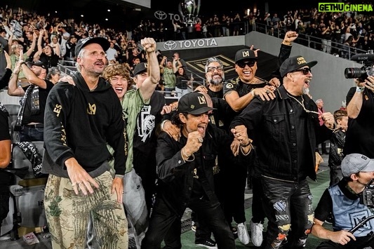 Jaime Camil Instagram - WE. ARE. LOS. ANGELES. 💪🏽😎 @lafc @lafc3252 #lafc #lafc3252 #barrioangelino #shouldertoshoulder