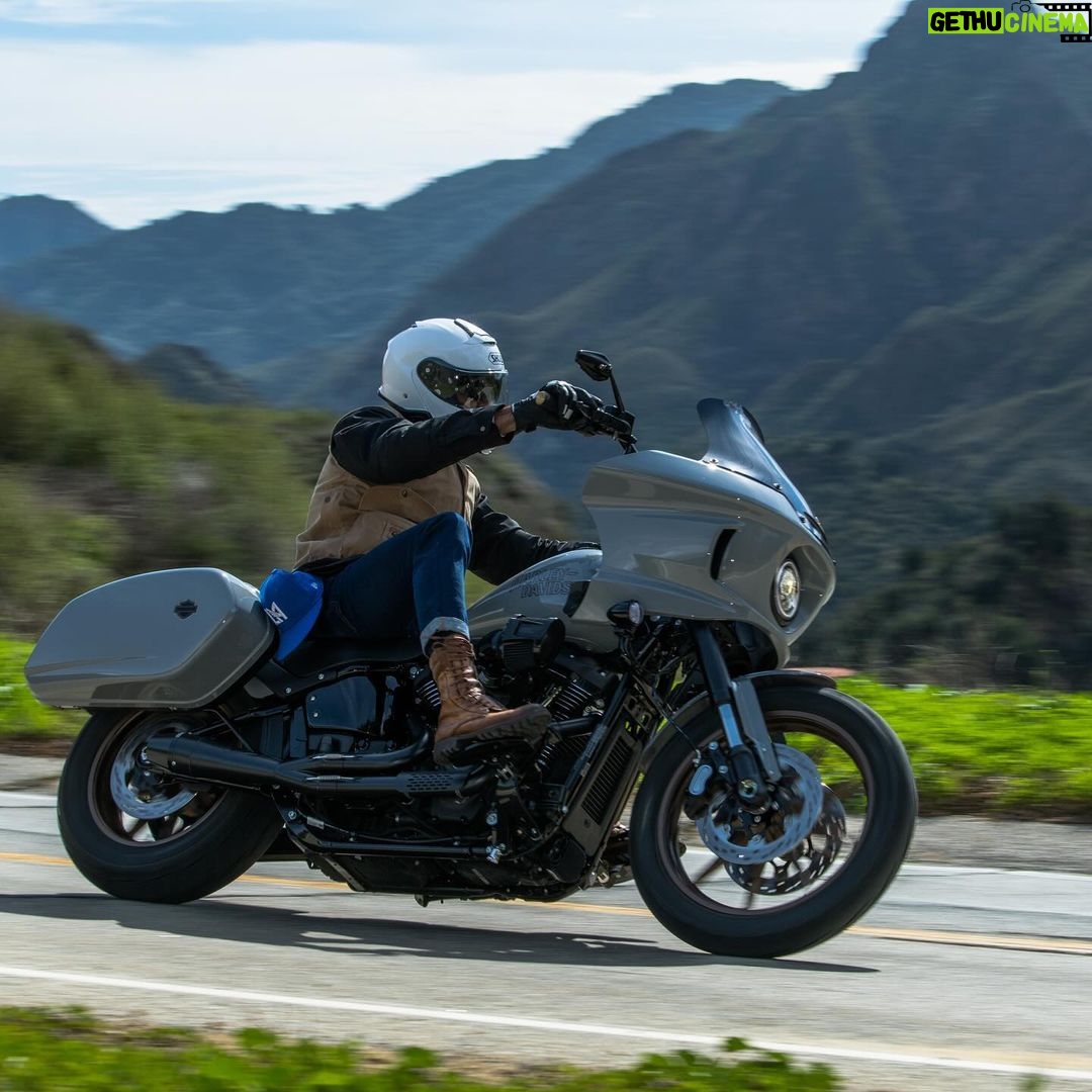 Jaime Camil Instagram - As always, the amazing @victoryjon capturing these great moments 🙌🏽🏍️ Some of you have asked me about my gear, here you go: Bike: @harleydavidson #lowriderst, Bike’s customization by @sawickispeed @customdynamics @2lanelife @saddlemen @bungking @thrashinsupply @arlennessmotorcycles @rems_fc, Boots: @georgeesquivel, Jeans: @bikeshedmotoco, Cap: @lafc, Vest: @fuelmotorcycles, Gloves: @atwyld, Jacket: @cortechracing, Helmet: @shoeihelmetsusa 🙌🏽