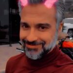 Jaime Camil Instagram - Probando la nueva @livewireev #delmar 💪🏽🏍️🔋 / Testing the new #livewire #delmar #ev #electric #ebike 💪🏽🏍️🔋