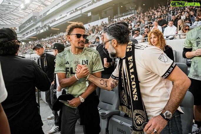 Jaime Camil Instagram - ⏩️ Photo dump from yesterday’s @lafc match… Like my brother @lafcrich says: #winningisfun 🤩🥳💪🏽 But supporting unconditionally 24/7 is better ✊🏽🖤💛 I love you @lafc3252 #lafc #lafc3252 #bestinthewest #1 📷 by the amazing @rubenc_photography