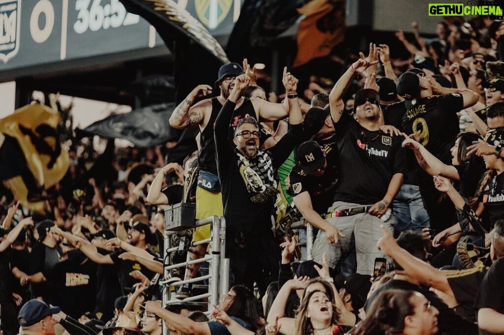 Jaime Camil Instagram - WE. ARE. LOS. ANGELES. 💪🏽🖤💛 Bienvenidos a la ciudad de campeones @clubleon_oficial… LFG! #blackandgold #champs @lafc @lafc3252 #lafc #lafc3252 #barrioangelino #weownla @thechampions