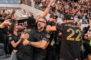 Jaime Camil Instagram - WE. ARE. LOS. ANGELES. 💪🏽🖤💛 Bienvenidos a la ciudad de campeones @clubleon_oficial… LFG! #blackandgold #champs @lafc @lafc3252 #lafc #lafc3252 #barrioangelino #weownla @thechampions