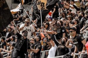 Jaime Camil Instagram - WE. ARE. LOS. ANGELES. 💪🏽🖤💛 Bienvenidos a la ciudad de campeones @clubleon_oficial… LFG! #blackandgold #champs @lafc @lafc3252 #lafc #lafc3252 #barrioangelino #weownla @thechampions