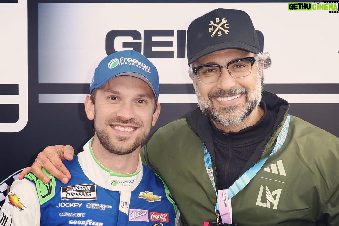 Jaime Camil Instagram - Some pictures from Fontana during my @nascar day at the @autoclubspeedway 🏁😎 With my family, my brother @daniel_suarezg and the 20-time winner @austindillon3… BTW, I might stop by @echopark in Austin, TX; on March 25th; will you join me? 💪🏽💥😎🏁 / Algunas fotos de mi última visita a #nascar, por cierto, quizá me de una vuelta por el #echoparkautomotive en Austin, TX; este 25 de Marzo, me acompañan?
