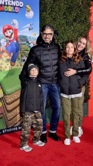 Jaime Camil Instagram - We went to the red carpet of the amazing #supermarioworld at @unistudios Hollywood 👍🏽🍄 It opens TOMORROW 2/17 🎉🥳 / Fuimos a la alfombra roja de #supermarioworld en #universalstudios Hollywood 👍🏽🍄 Mañana (17 de Feb;) abre para tod@s 🥳🎉