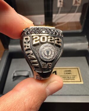 Jaime Camil Instagram - The love I have for @lafc @lafc3252 is unmeasurable 🖤💛 Thank you @lafclarry @lafcrich and all #LAFC owners/managers 🙏🏽🙇🏽‍♂️ I’m extremely humbled by your kindness and generosity ☺️ This championship ring represents 5 years of uninterrupted support, being at all home games, dozens of “away” games, tears, screams, joy, laughter and inexplainable passion. I’ll wear it with pride. You can find rings and championship LAFC jewelry at https://lafcrings.com @baronchampionshiprings
This ring features: 67 white diamonds representing total season points, 128 black diamonds to commemorate Bale’s goal at the 128th minute during the final, the left shoulder shows the team’s jersey pattern and 78 total white diamonds celebrating all goals from the season, right shoulder presents name and year of the championship and supporters’ Shield, inside engraving features the scores of all three playoff victories and “Forza Mo”, paying respects to our beloved Mo Fascio and finally, outside shank engraving holds our rally cry… “FOR LOS ANGELES”.