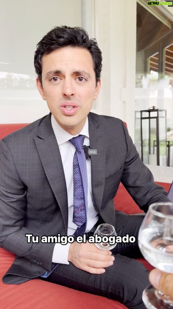 Jaime Camil Instagram - Tu amigo el abogado @jaimecamil 😂 #comedia #comedy #humor #abogado